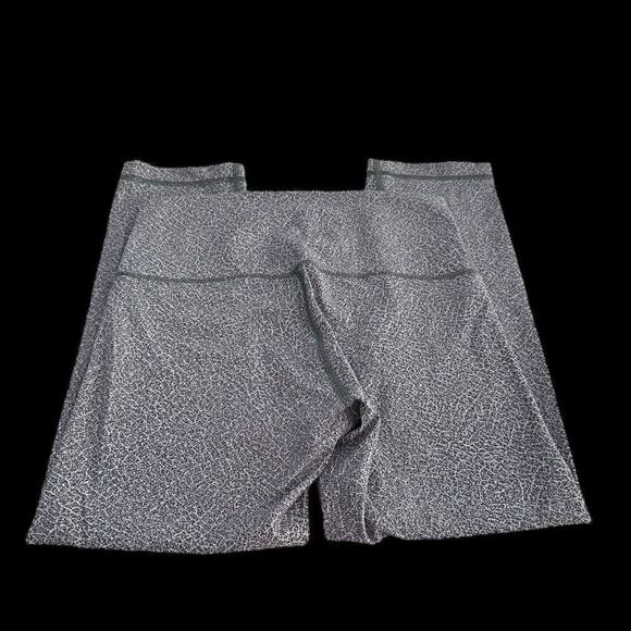 Lululemon Wunder Under Crop HR 2 Fractal Alpine White Black (6) - Picture 2 of 7